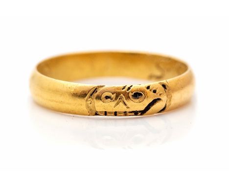 An early 18th century gold momento mori mourning ring, the band engraved with a skull, inscribed to inner 'S.S ob Aug 9 1712 