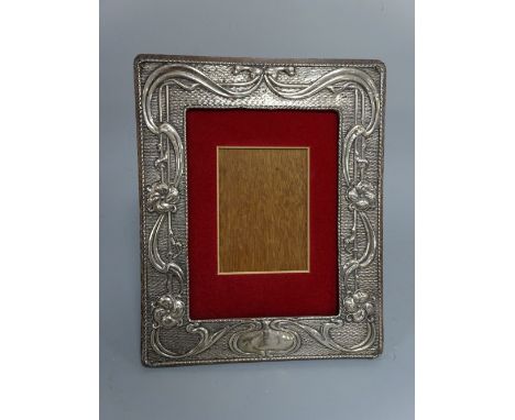 A SILVER ART NOUVEAU EASEL PICTURE FRAME, having stylised floral decoration, Chester 1905, approximately 30.5cm x 24.5cm max