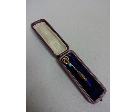 A MURRLE BENNETT & CO GOLD STICK PIN, mounted with an oval turquoise stone (boxed)