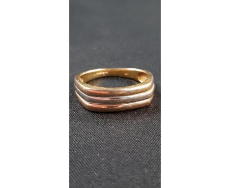 3 COLOURED GOLD RING 