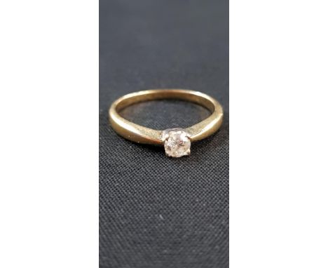 18 CARAT YELLOW GOLD SOLITAIRE DIAMOND RING WITH CIRCA 0.33 CARAT DIAMOND