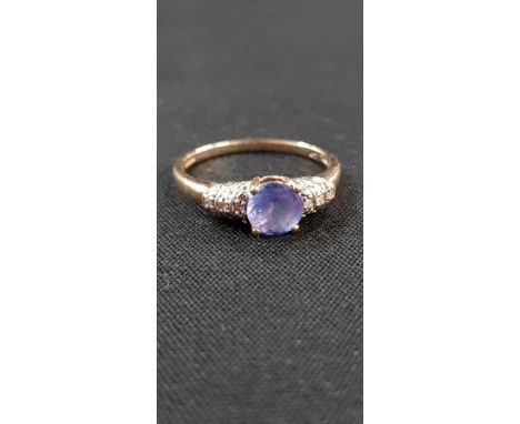 9 CARAT GOLD &amp; AMETHYST RING