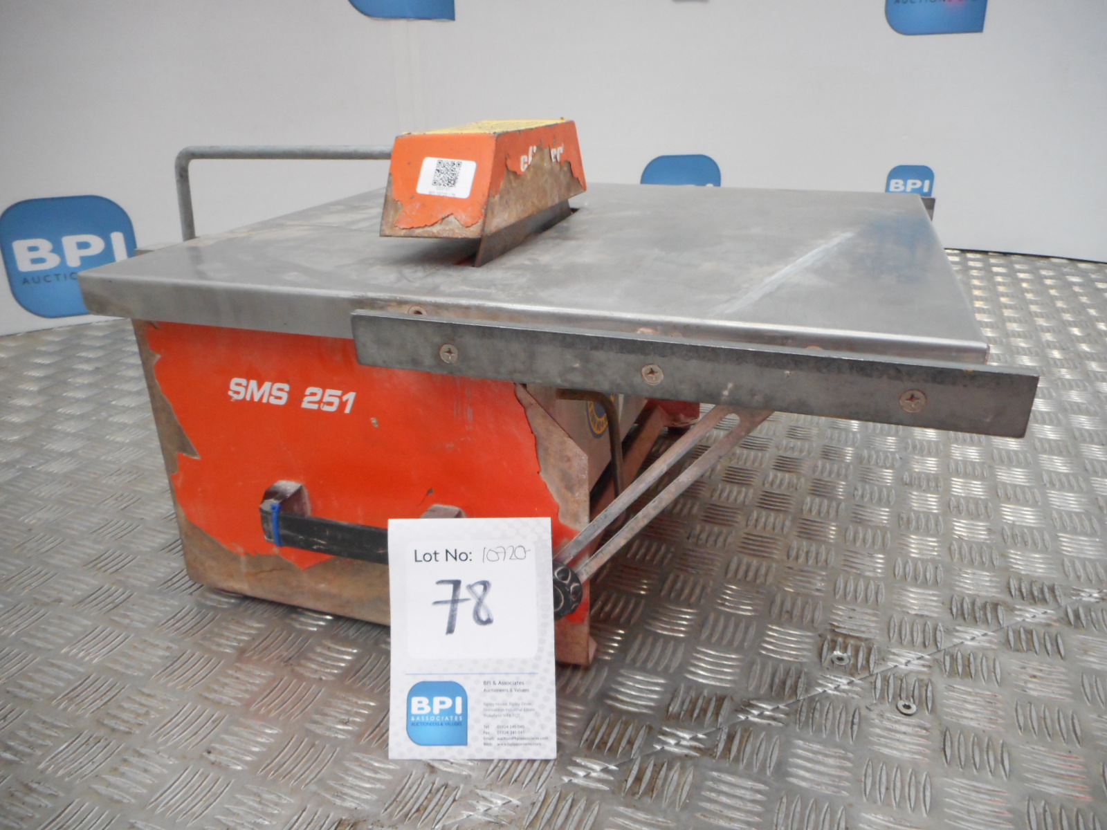 Norton Sms 251 033737 Tile Cutter Electric Has A 110v 16amp Lot 78 Norton Sms 251 033737 Tile Cutter Electric Has A 110v
