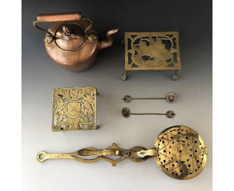 Antique and vintage domestic copper and brass, including a Victorian copper kettle, a Peerage brass chestnut roaster, two Ott