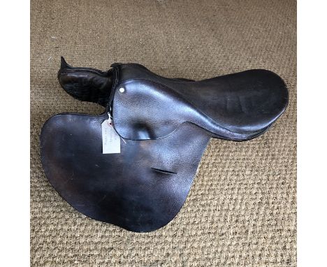 A vintage Wycheley racehorse saddle