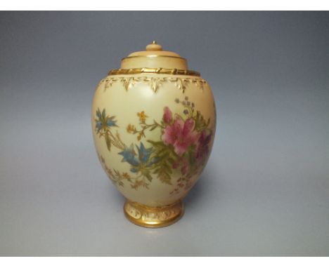 A ROYAL WORCESTER BLUSH IVORY LIDDED JAR WITH FLORAL DECORATION, printed marks to base for 1911, overall H 17.5 cm