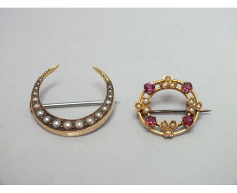 A COLLECTION OF YELLOW METAL JEWELLERY, comprising a crescent shaped seed pearl brooch, a circular seed pearl and gem set bro