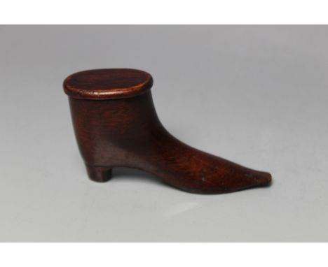 A SMALL NOVELTY LATE 19TH / EARLY 20TH CENTURY SHOE SNUFF BOX, W 7 cm
