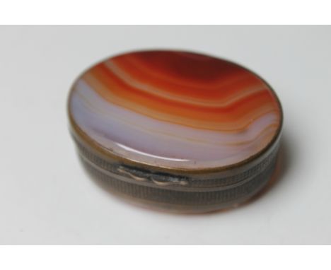 A VICTORIAN STYLE OVAL AGATE SNUFF BOX, W 4.75 cm