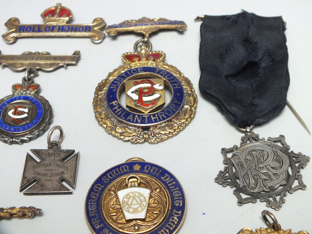 A COLLECTION OF HALLMARKED SILVER MASONIC AND ROAB LODGE MEDALS ETC ...