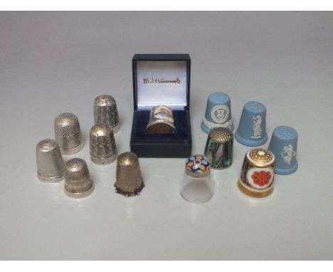 A COLLECTION OF SILVER, WHITE METAL AND CERAMIC THIMBLES ETC., ceramic examples include Royal Crown Derby and Wedgwood, toget