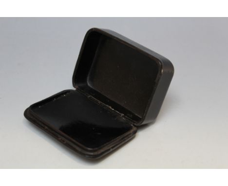 AN ORIENTAL BLACK LACQUER WARE SNUFF BOX, with typical building, figural and foliate decoration to the lid, W 7.5 cm