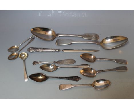 A COLLECTION OF HALLMARKED SILVER FLATWARE TO INCLUDE A PAIR OF NEWCASTLE ASSAY STAMPED TABLESPOONS 1809, various dates and m