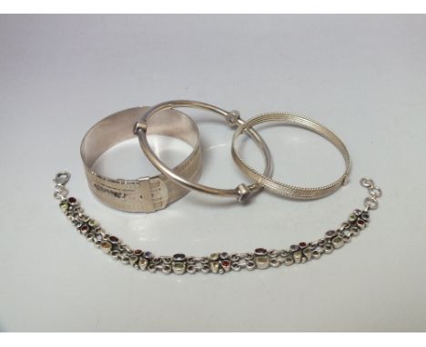 A SELECTION OF MODERN AND VINTAGE SILVER BANGLES, to include a buckle bangle marked silver, together with a modern gemset pan