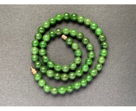 A vintage jade bead necklace, 45 cm