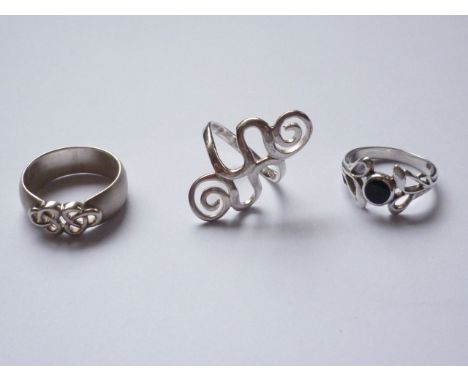 Three contemporary white metal (tests as silver) rings, of Celtic influence, 10.6g