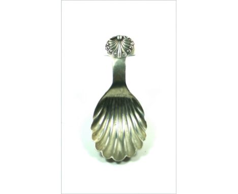 A George III style silver caddy spoon, Levi & Salaman, Birmingham 1921, with anthemion decorated handle and scallop shell bow