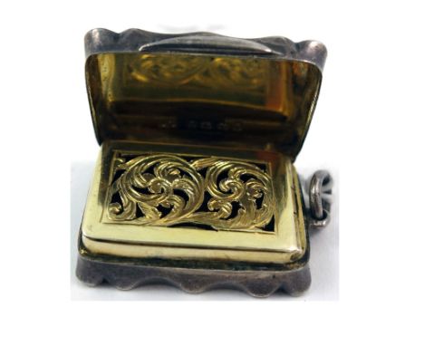 A Victorian rectangular silver engine turned vinaigrette, C H Cheshire, Birmingham 1885, gilt lined, ring attachment, 3cm wid