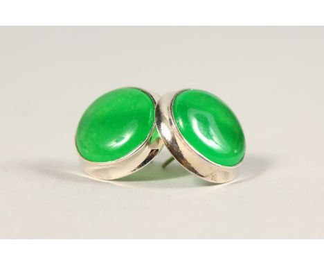 A PAIROF SILVER AND JADE EARRINGS.