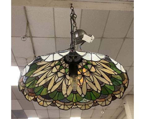 TIFFANY HANGING LIGHT SHADE