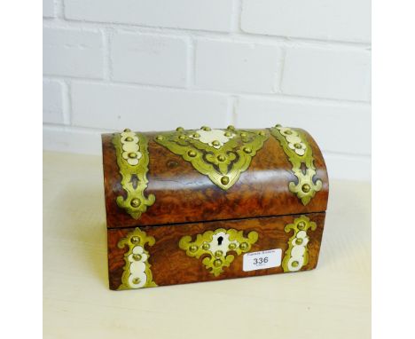A Victorian walnut and brass mounted tea caddy, the domed hinged lid opening to reveal two compartments, 21 x 13cm