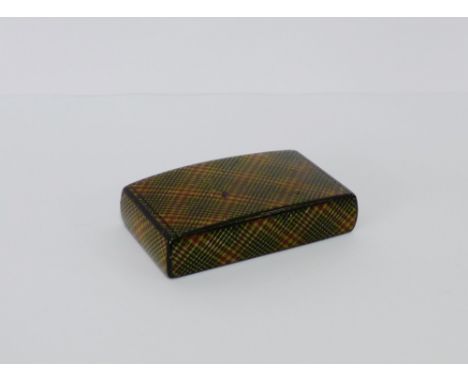 A 19th century Tartanware snuff box of rectangular form with a hinged lid, 8 x 4.5cm 