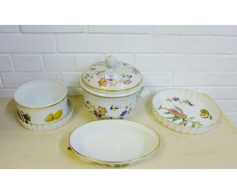 A mixed lot to include a Wedgwood 'Devon Rose' patterned ice pail, four Royal Worcester 'Evesham' over to table ware dishes, 