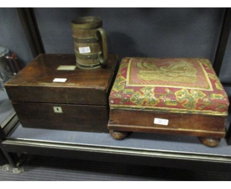 A box, together with a foot stool and a beer mug (3)  