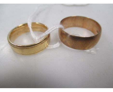 A gold wedding band stamped 750 (7.3g) and a 9ct wedding band (4.4g)  