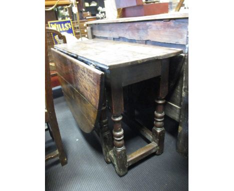 An 18th century oak gate leg table, 70 x 107cm  