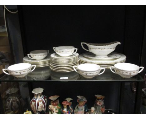 A Worcester gold chantilly dinner service, (31)  
