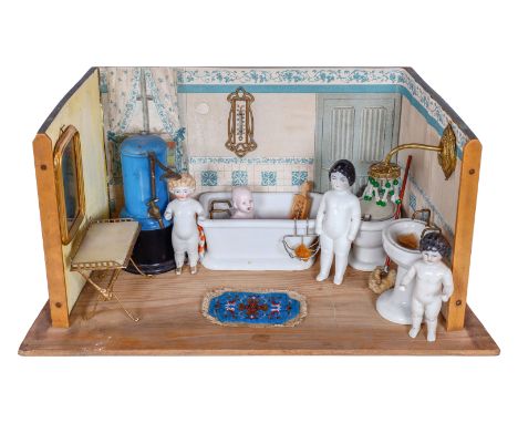 Puppen-Badezimmer, mit Porzellan-Badewanne, Toilette, Waschbecken und 3 Badepüppchen (1 Fuß geklebt), mit schönem Zubehör, Er