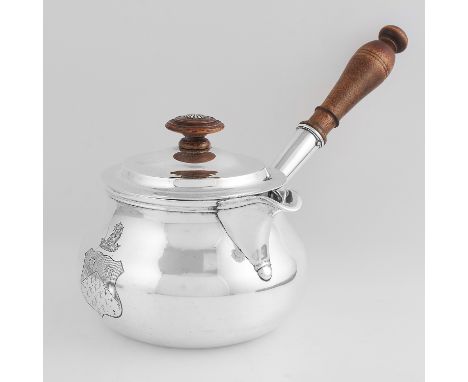 ANTIQUE IRISH STERLING SILVER BRANDY SAUCE PAN, WILLIAM NOLAN DUBLIN 1820 the circular body with removable lid and turned woo