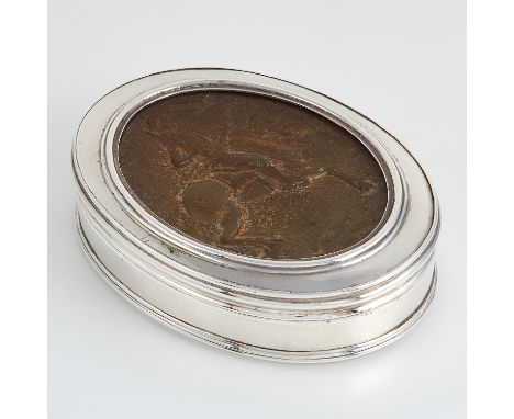 ANTIQUE SCOTTISH SILVER AND PRESSED HORN TOBACCO BOX, MAKER'S MARK I.S, CIRCA 1800 of oval form, the removable lid with inset