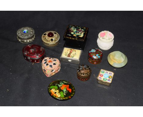 Collection of various mixed trinket and pill boxes to include Maltese enamelled example, Uzbek black lacquered finish example