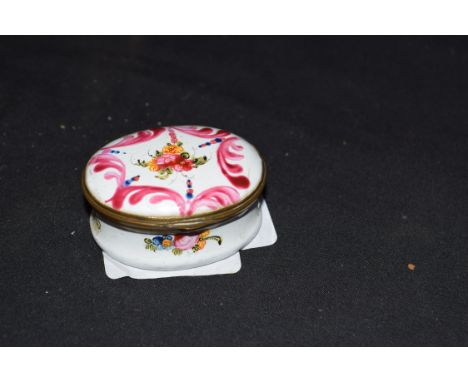 Small 19th century oval enamel pill or patch box decorated with painted floral detail, 5cm wide 