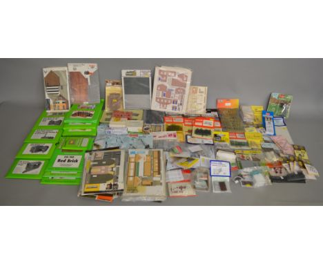 OO Gauge. A good quantity of Trackside and Layout Accessories for the railway modeller, some carded and bagged, including Wil