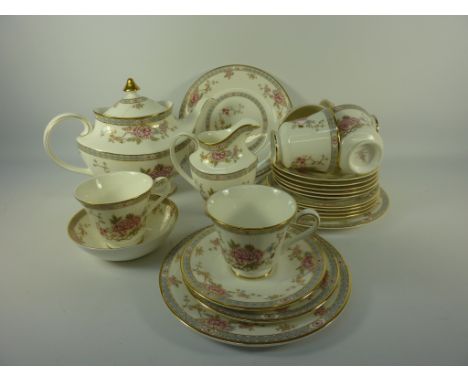 Royal Doulton 'Canton' tea service  Condition Report Teapot (lid cracked)
Milk jug & sugar basin
Six saucers
Five side plates