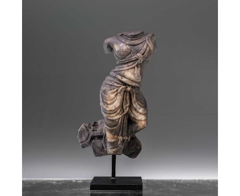 Dimensions: Height 20 cm ; Wide 12 cm ; Depth 7 cm without baseWeight: 1826,4 grams with base  A white marble sculpture, depi