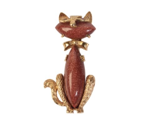 A VINTAGE 18CT GOLD AND GOLDSTONE CAT BROOCHwith textured gold fur, a polished gold bow tie and ruby eyes, measuring approx. 