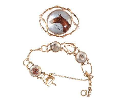 AN ESSEX CRYSTAL HORSE BRACELETthe bracelet set with three Essex crystal charms depicting a horse, fox and hound, measuring a