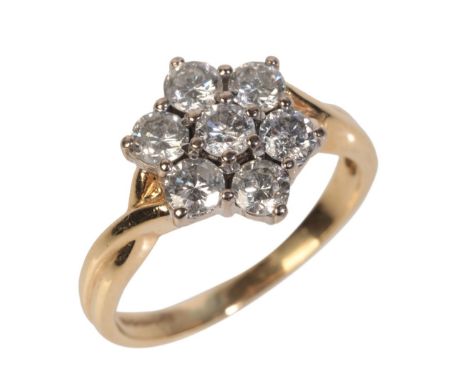 AN 18CT GOLD DIAMOND CLUSTER RINGset with seven round brilliant cut diamonds, c.1.00 carat total, the ring head measuring app
