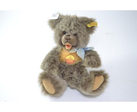 Steiff Zotty bear, with ear tag & labels, length 32cm 