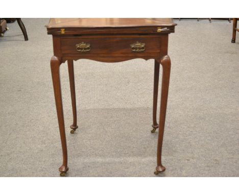 Envelope card table with swivel top, chip trays, drawer and cabriole legs on castors, 55.5 x 55.5 x H75cm extended 75 x 75cmF