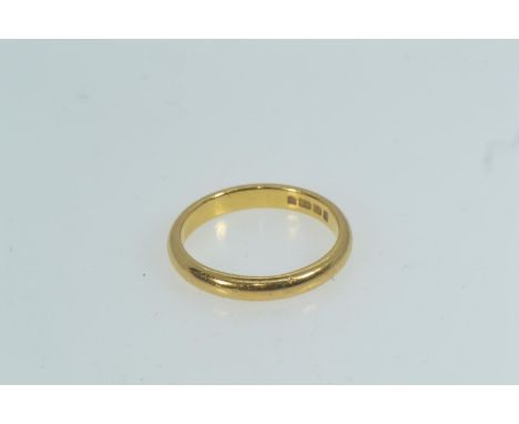 22ct gold band ring, hallmarked London, size K, 3.55 grams 