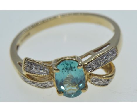 9ct gold, topaz & diamond 'bow' ring, hallmarked Birmingham, size N1/2, 2.1 grams 