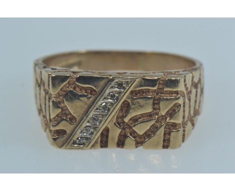 9ct gold & diamond textured signet ring, size S, 4.9 grams 