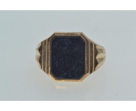 9ct gold & onyx signet ring, hallmarked London 1966, size P1/2, 8.69 grams 