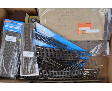 Peco 00 gauge Setrack and Flexitrack controller and building kit, comprising Peco Flexitrack SL100 yard lengths wooden sleepe