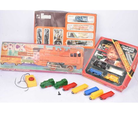 00 gauge Hornby Lima Clockwork train sets (qty), Hornby R533 Clockwork Super set with black Locomotive 7821 two wagons eight 